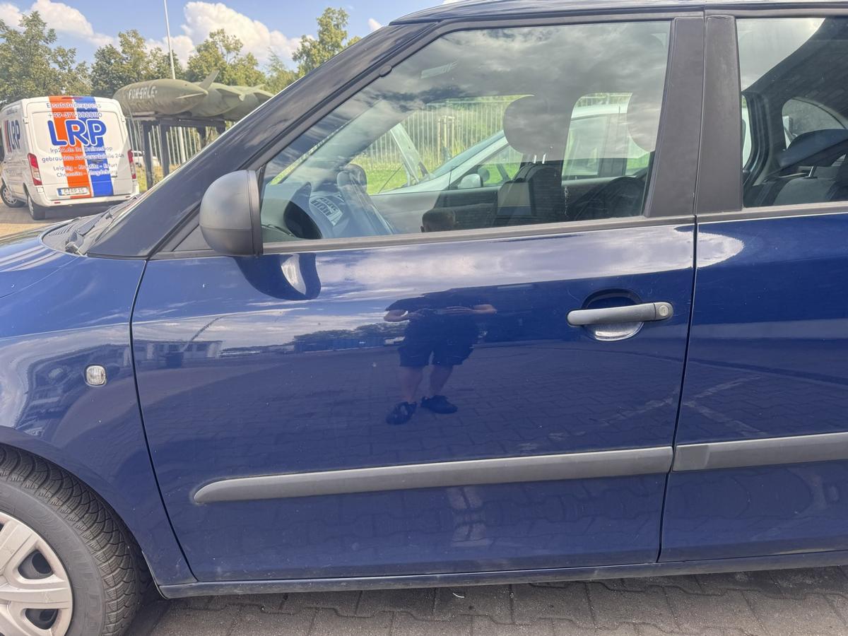 Skoda Fabia 2 5J original T&uuml;r vorn links 4711 Pacific Blue Rohbau Bj.2010